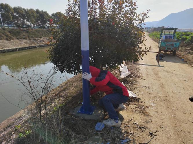 村庄路灯维修，照亮乡村振兴之路