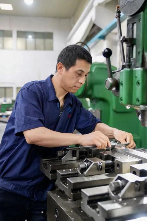 商砼维修工述职报告解读：匠心筑梦，品质守护者
